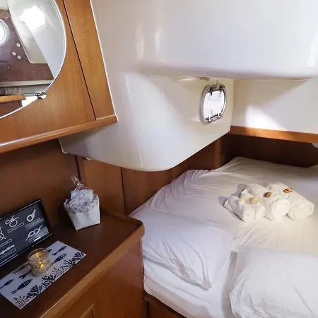 Voilier Santa Clara 보트호텔 *